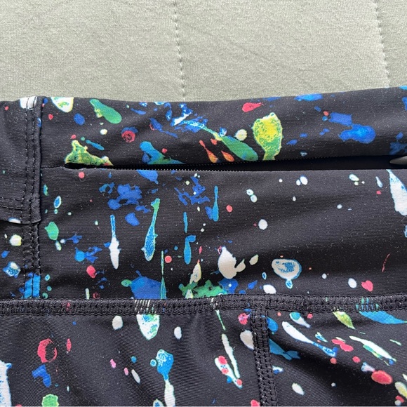 Fabletics Quinn Crop in Black Spectra Splash Paint Splatter Size XXL - Picture 10 of 11